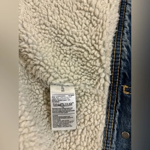 Old Navy Denim Jacket with Sherpa Lining - Picture 5 of 7